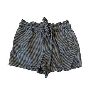 Have Front Tie Shorts Size Large Gray & White in Color